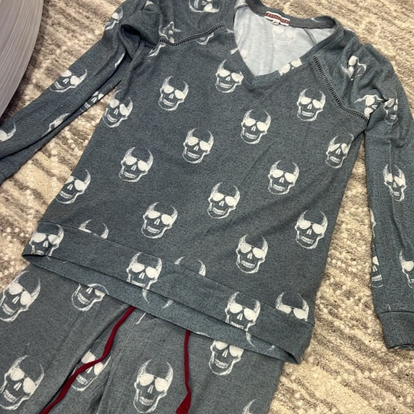 PJ salvage skull pajama set in excellent condition! Size XS women’s. - Picture 5 of 8